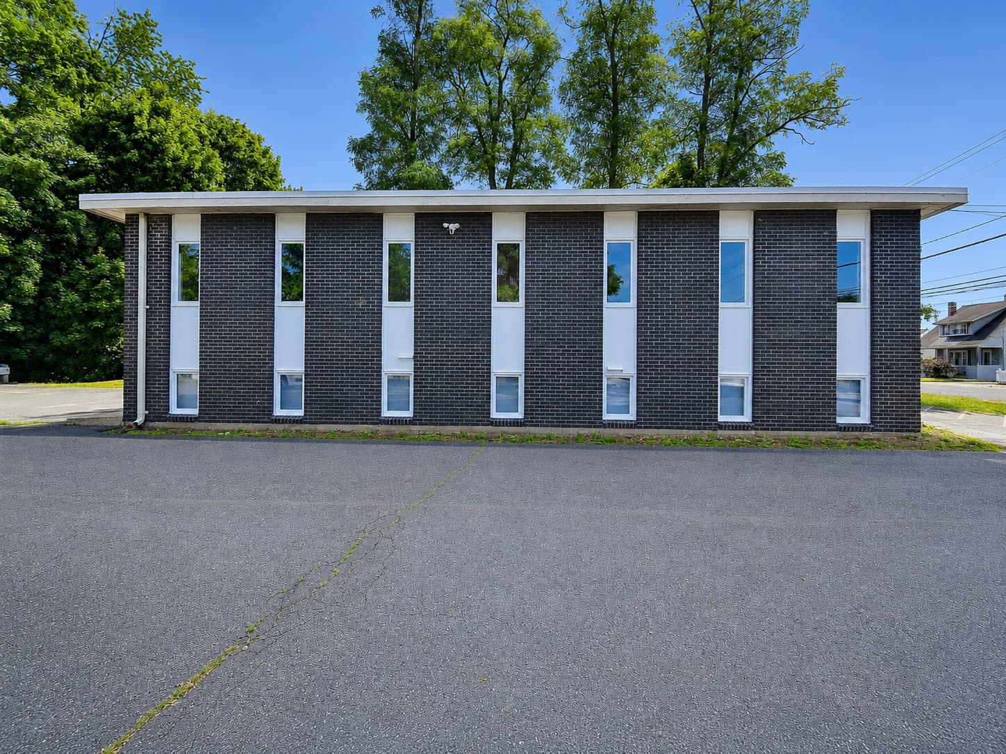 Side exterior view of the professional office building at 21 Middle Turnpike East in Manchester, Connecticut